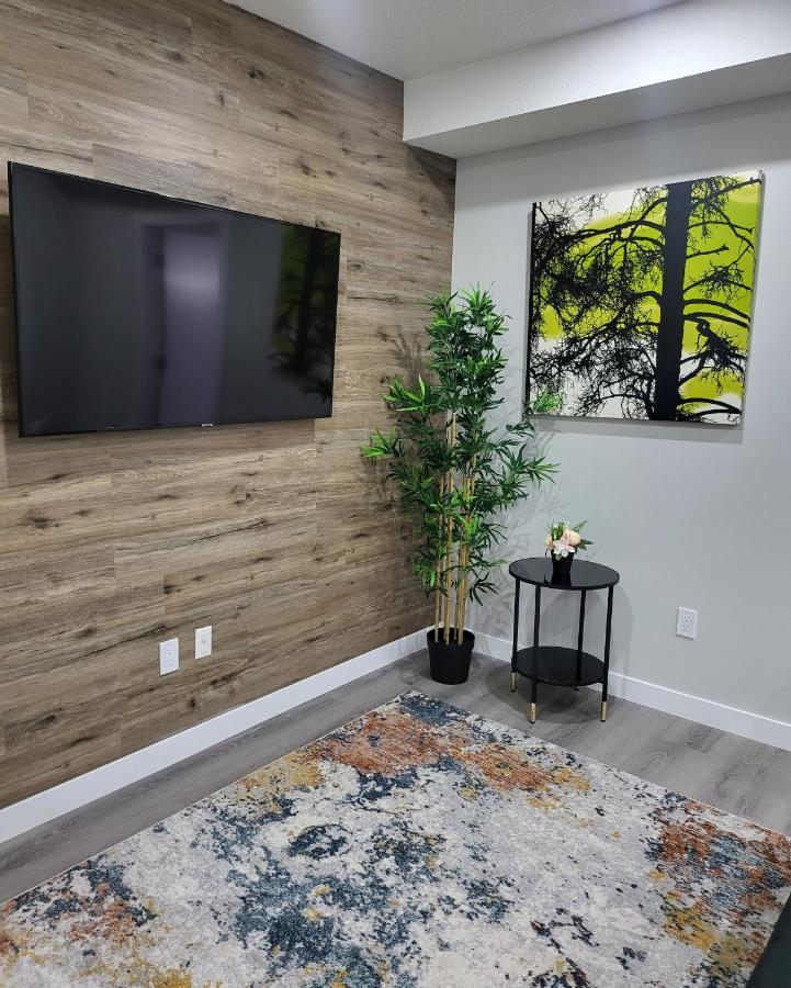 Luxury Suite In Calgary Nw المظهر الخارجي الصورة