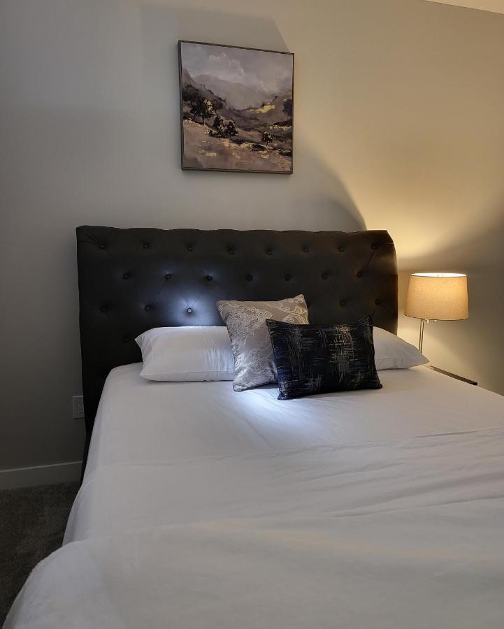 Luxury Suite In Calgary Nw المظهر الخارجي الصورة