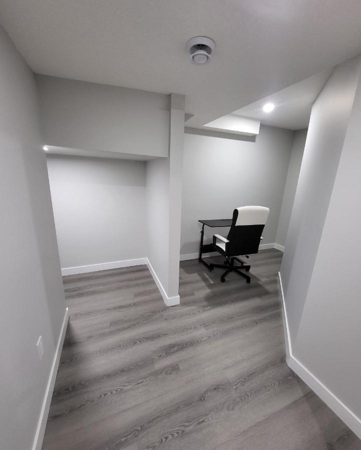 Luxury Suite In Calgary Nw المظهر الخارجي الصورة