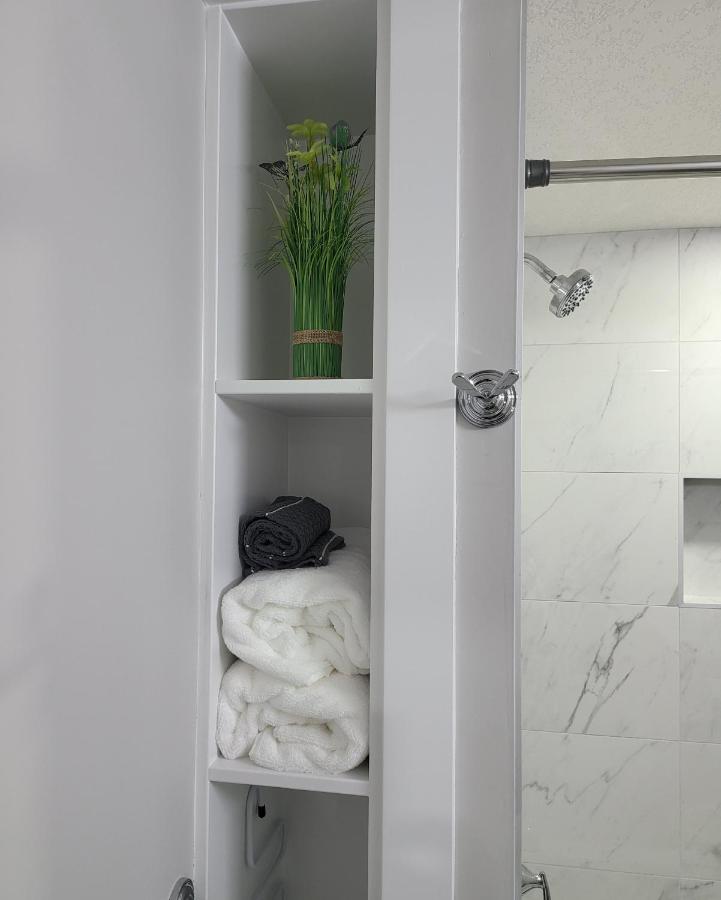 Luxury Suite In Calgary Nw المظهر الخارجي الصورة