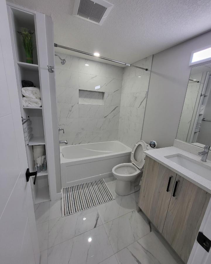 Luxury Suite In Calgary Nw المظهر الخارجي الصورة