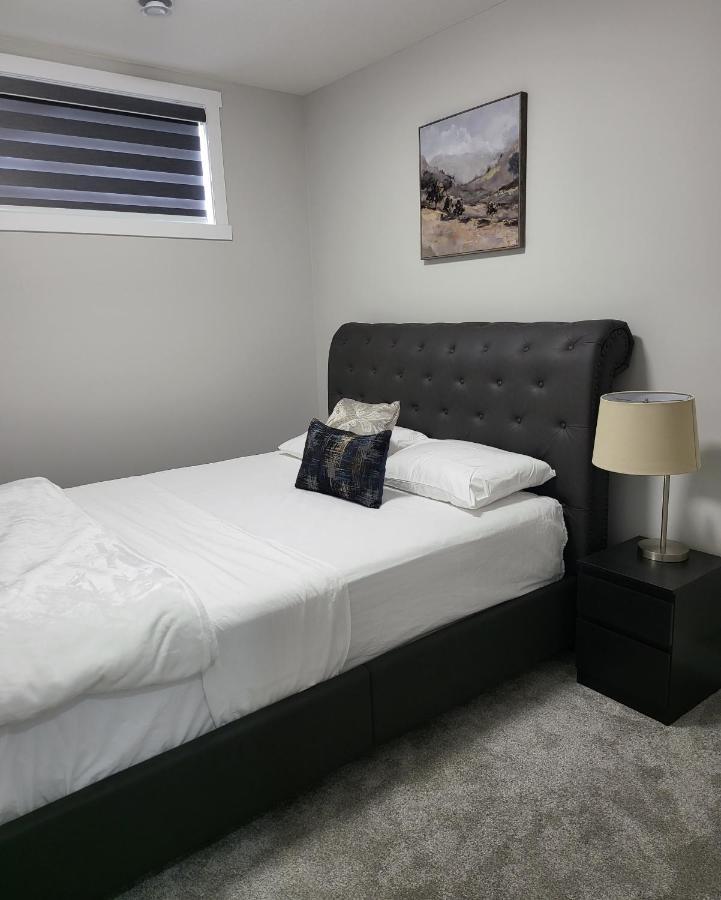 Luxury Suite In Calgary Nw المظهر الخارجي الصورة