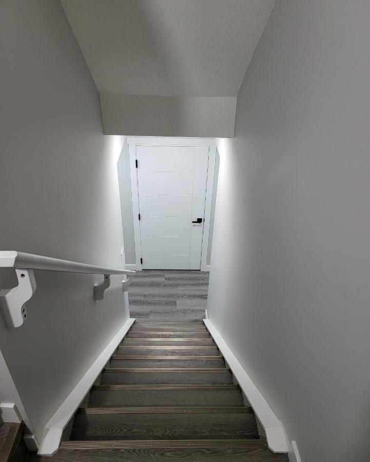 Luxury Suite In Calgary Nw المظهر الخارجي الصورة