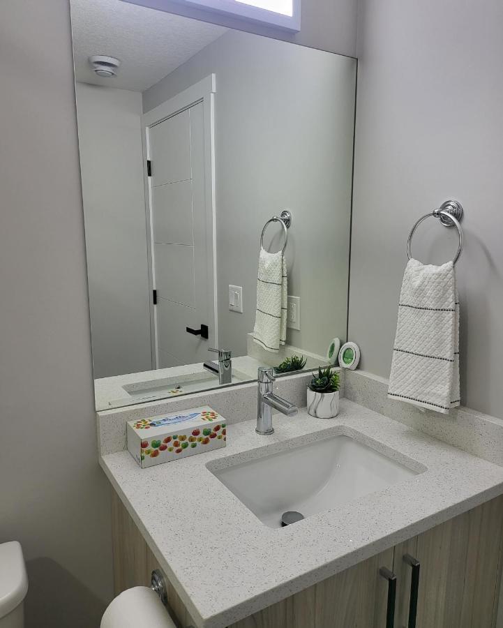 Luxury Suite In Calgary Nw المظهر الخارجي الصورة