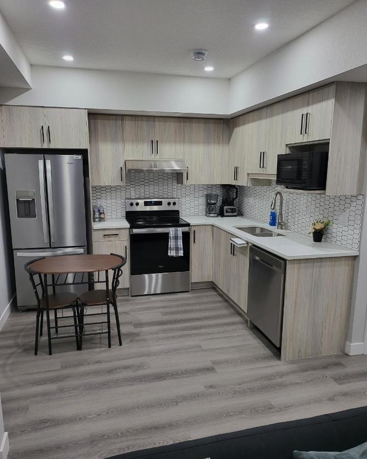 Luxury Suite In Calgary Nw المظهر الخارجي الصورة
